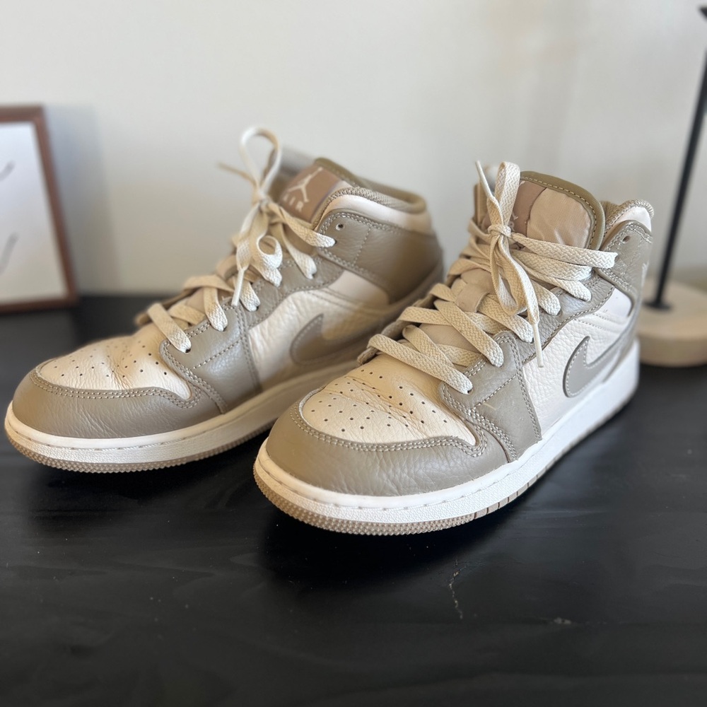 Nike Air Jordan 1 Mid - Linen